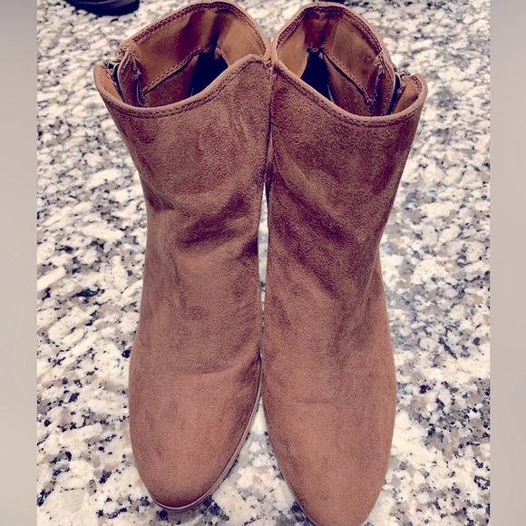 🌸Brown Faux Suede Ankle Boots - Picture 3 of 5